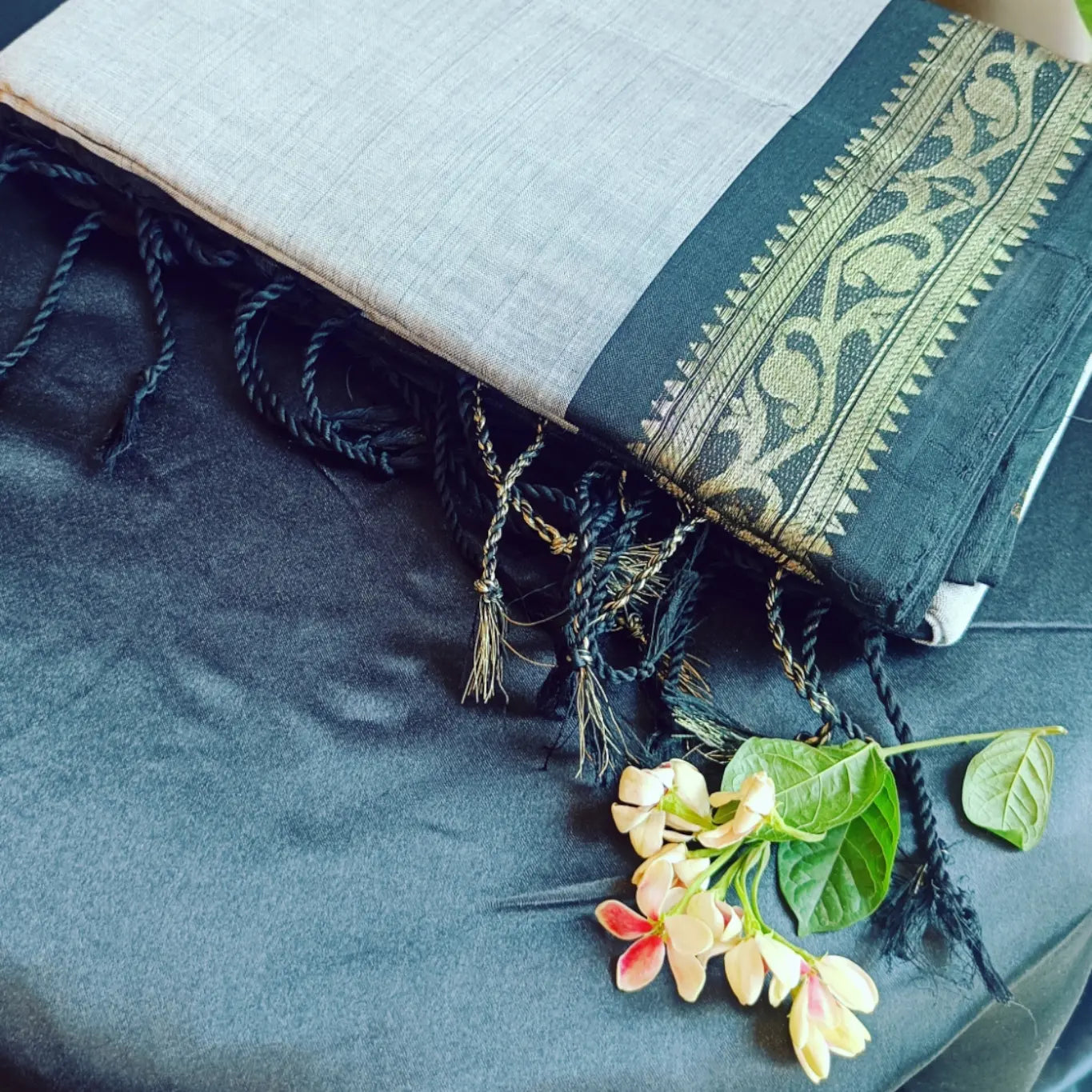 Grey Mangalgiri Saree